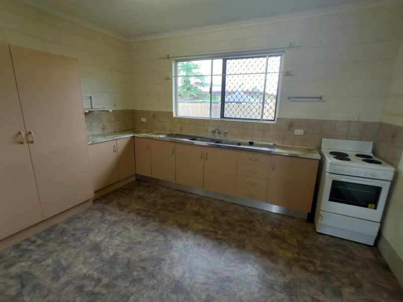 2/16 Mintaro Crescent, Woree QLD 4868