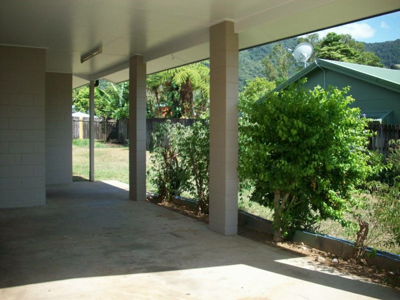 11 Lorraine Close, Bentley Park QLD 4869