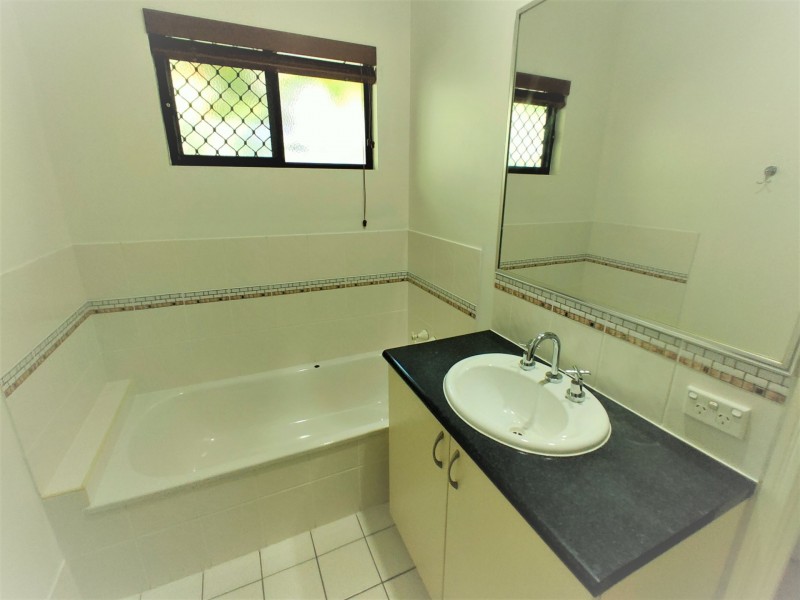 32 Shamrock Avenue, Brinsmead QLD 4870