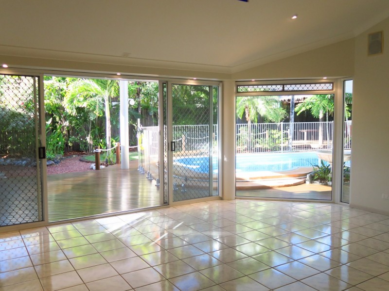 9 Heron Close, Kewarra Beach QLD 4879