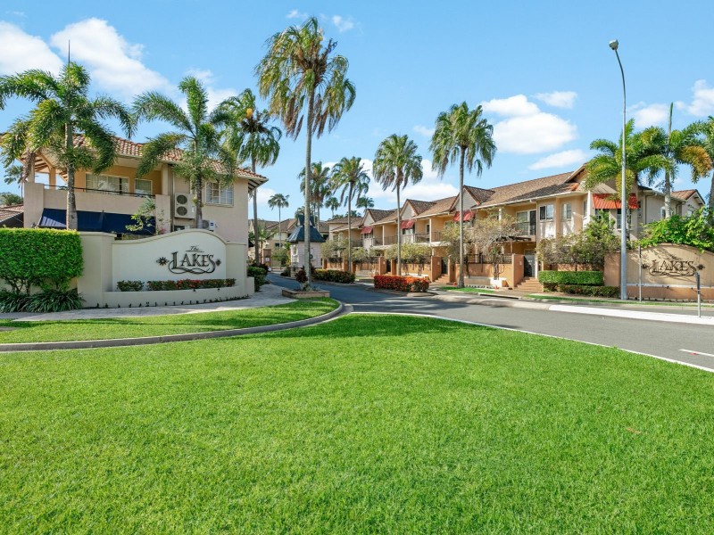 1608/2 Greenslopes Street, Cairns North QLD 4870
