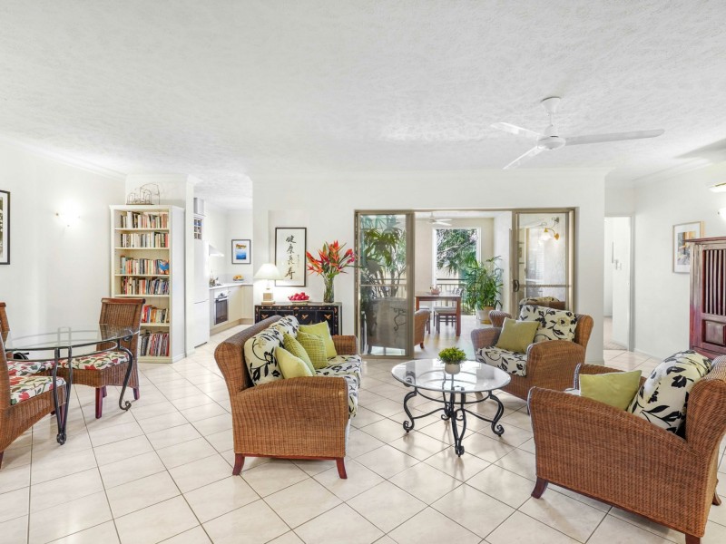1320/2-10 Greenslopes Street, Cairns North QLD 4870