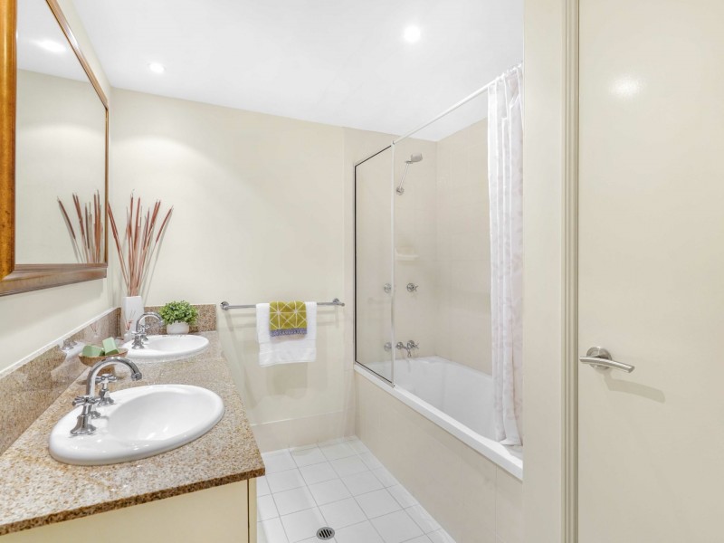 1320/2-10 Greenslopes Street, Cairns North QLD 4870