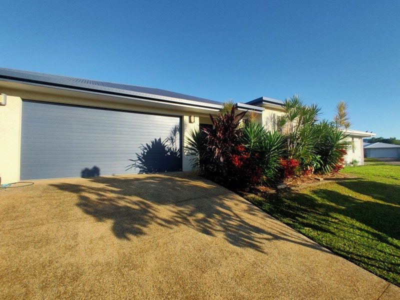 33 Hodkinson Street, Redlynch QLD 4870