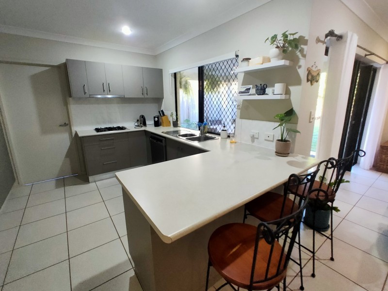 33 Hodkinson Street, Redlynch QLD 4870
