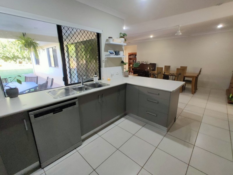 33 Hodkinson Street, Redlynch QLD 4870