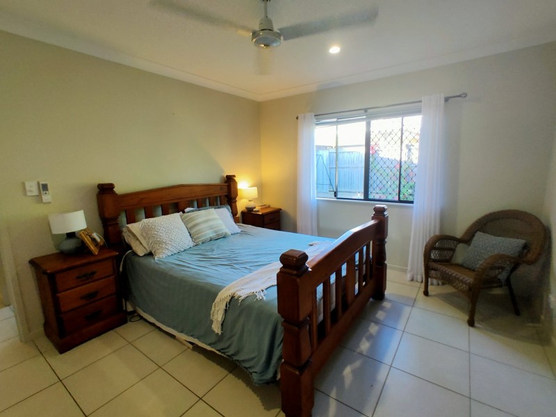 33 Hodkinson Street, Redlynch QLD 4870