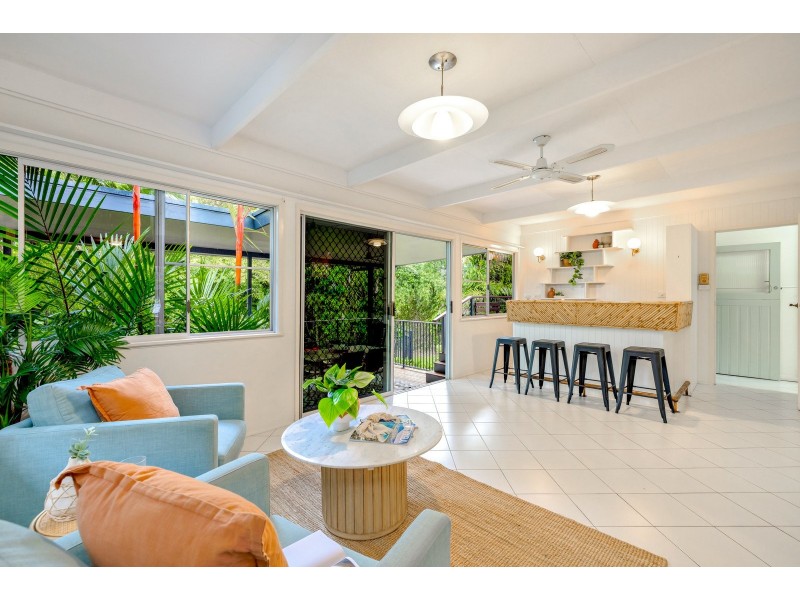 65 Hillview Crescent, Whitfield QLD 4870