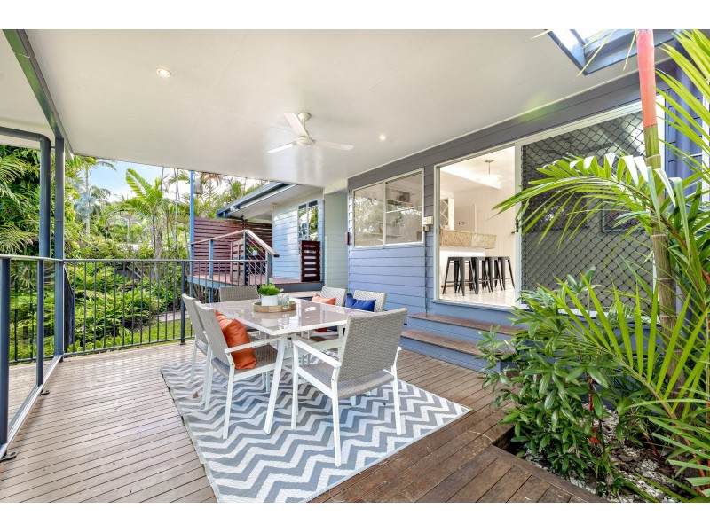 65 Hillview Crescent, Whitfield QLD 4870