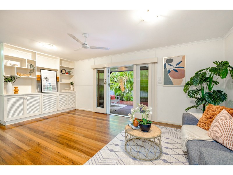 65 Hillview Crescent, Whitfield QLD 4870