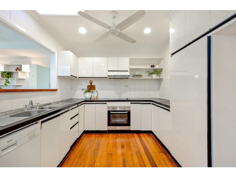 65 Hillview Crescent, Whitfield QLD 4870
