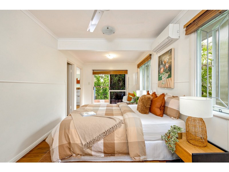 65 Hillview Crescent, Whitfield QLD 4870