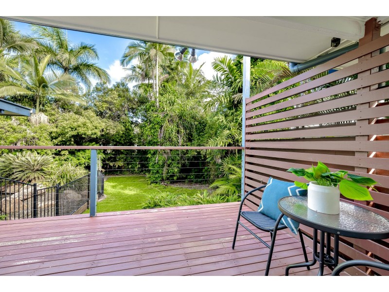 65 Hillview Crescent, Whitfield QLD 4870