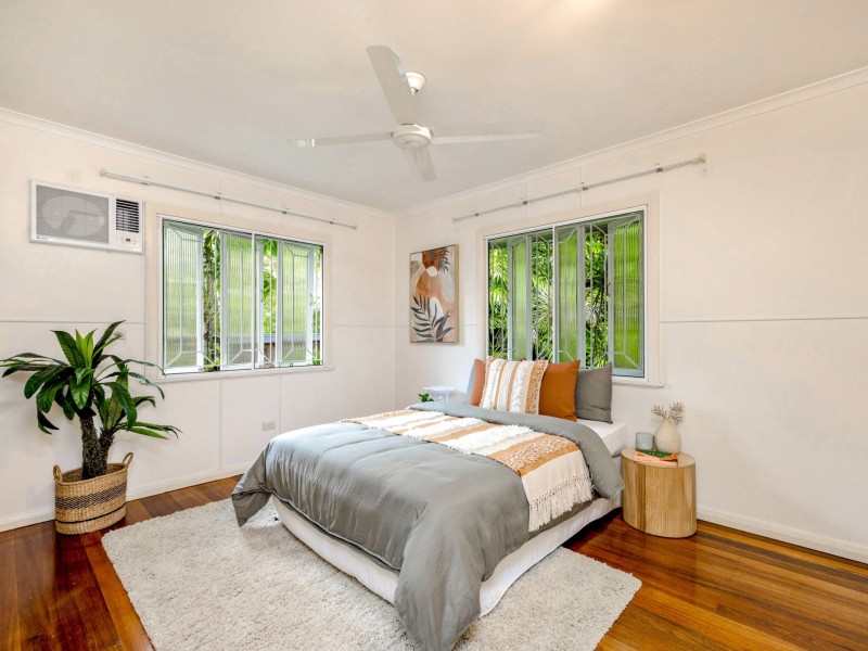 65 Hillview Crescent, Whitfield QLD 4870