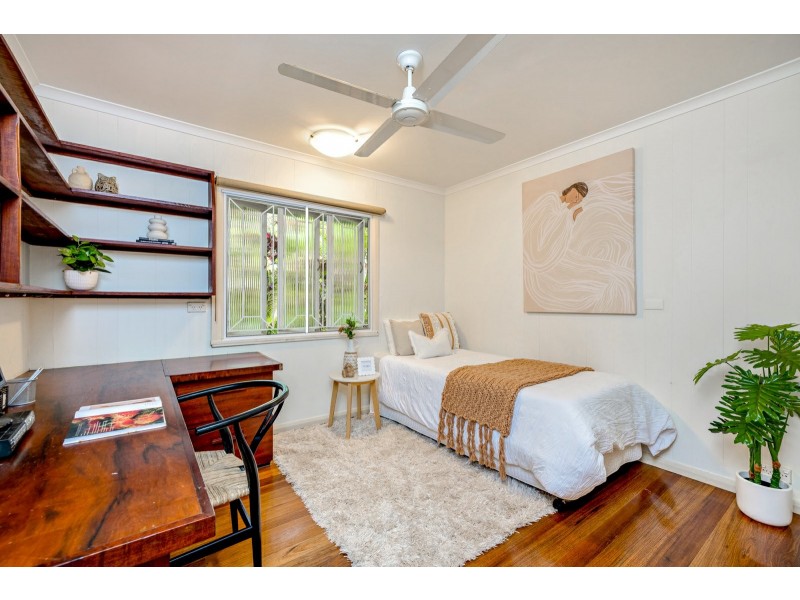 65 Hillview Crescent, Whitfield QLD 4870