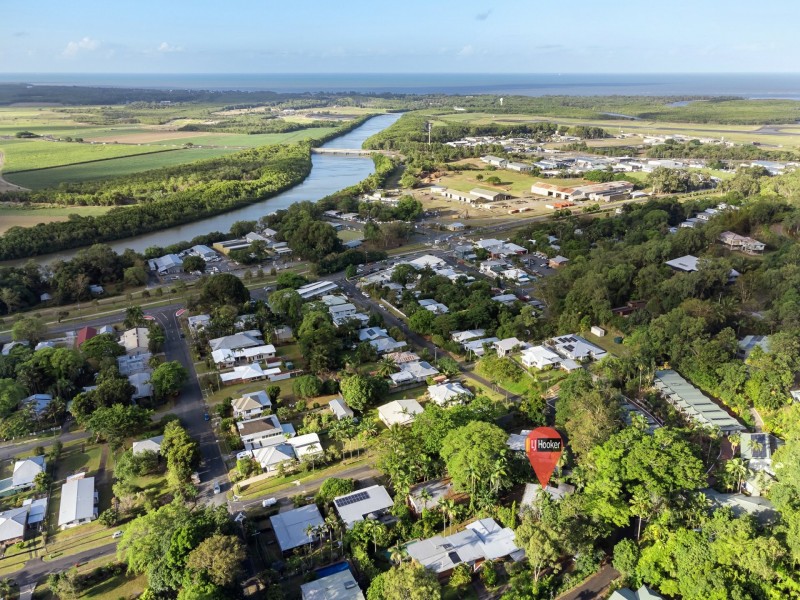 4 Tanner Crescent, Stratford QLD 4870