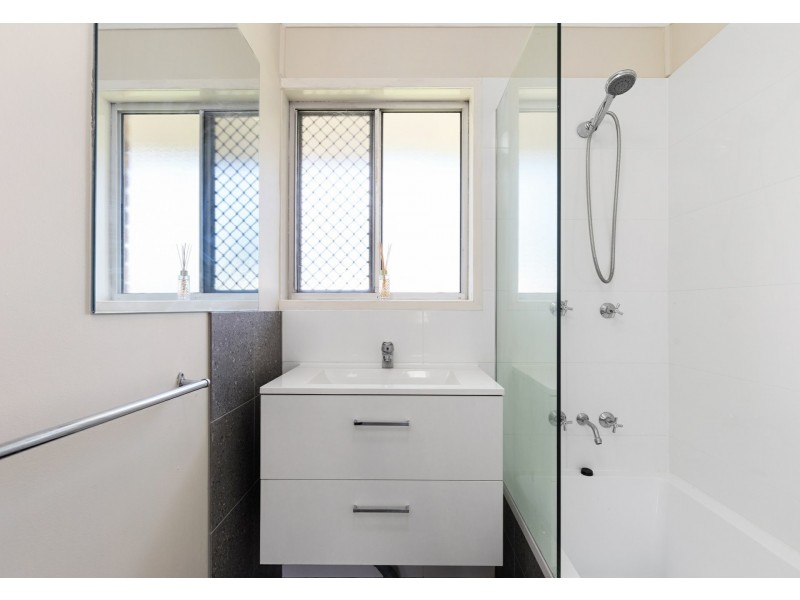 25 Marchant Street, Manoora QLD 4870