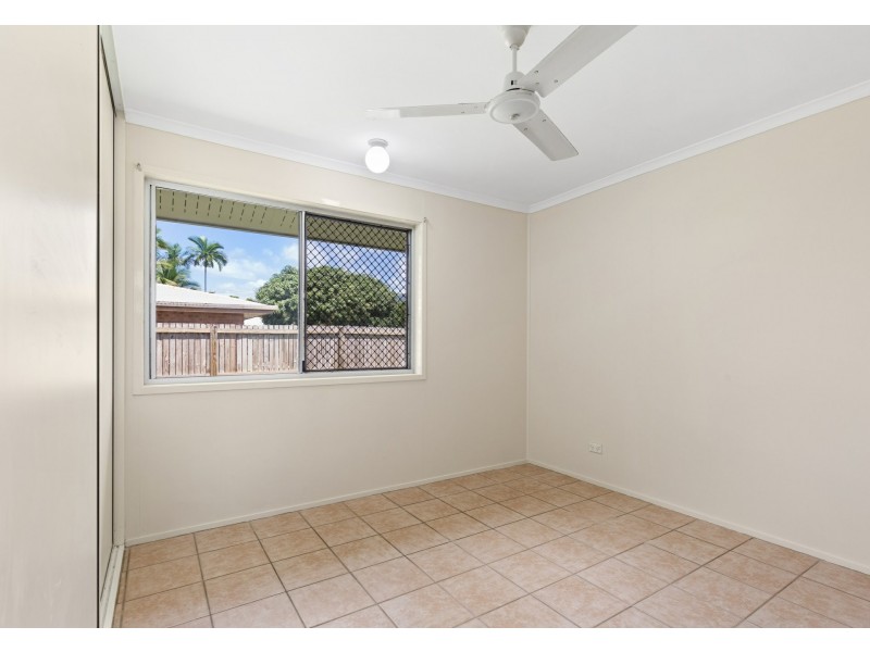 25 Marchant Street, Manoora QLD 4870