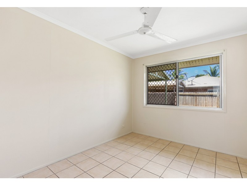 25 Marchant Street, Manoora QLD 4870