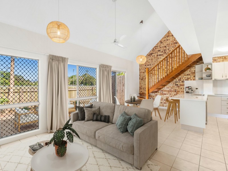 2/11 Moody Street, Manunda QLD 4870