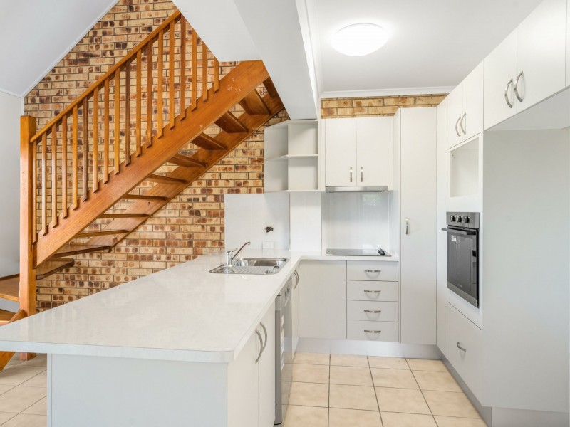 2/11 Moody Street, Manunda QLD 4870