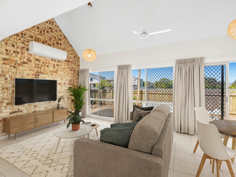 2/11 Moody Street, Manunda QLD 4870