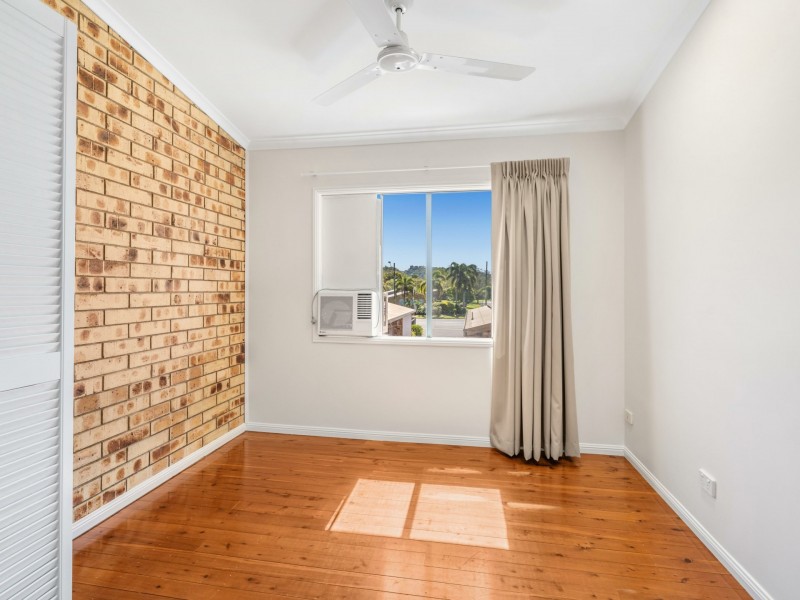 2/11 Moody Street, Manunda QLD 4870