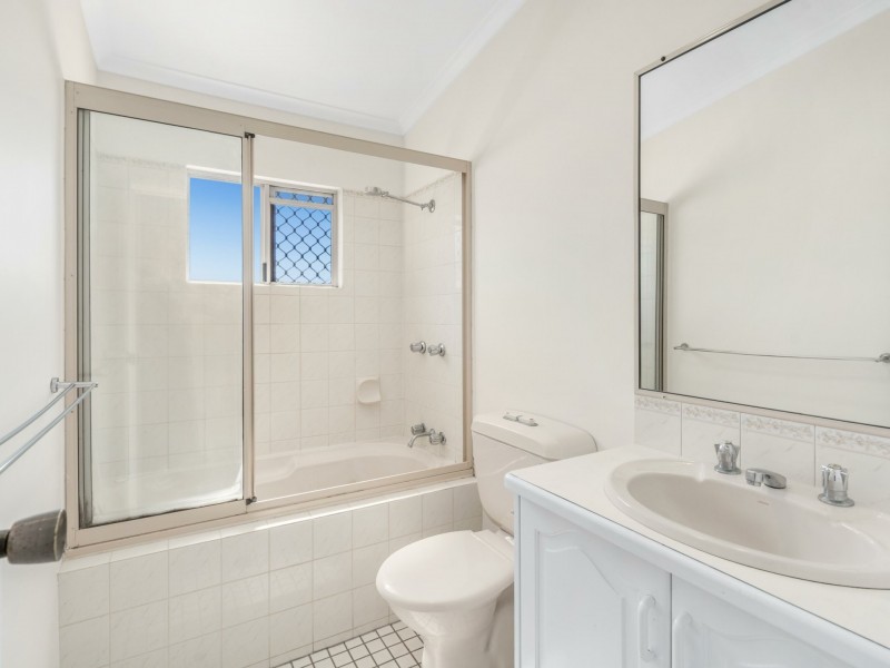 2/11 Moody Street, Manunda QLD 4870