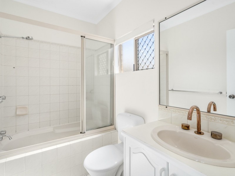 2/11 Moody Street, Manunda QLD 4870