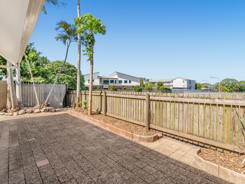2/11 Moody Street, Manunda QLD 4870