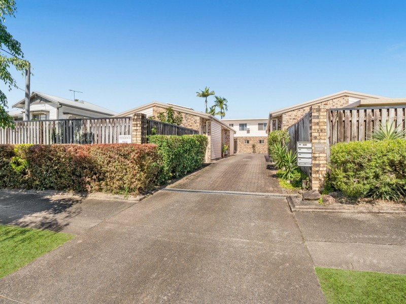 2/11 Moody Street, Manunda QLD 4870