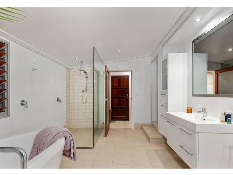 346A Pease Street, Edge Hill QLD 4870