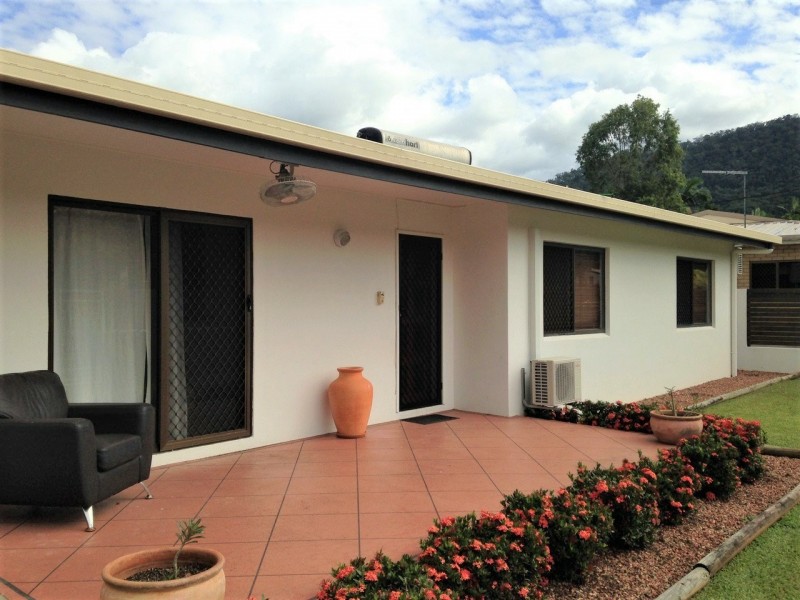 31 Beatrice Street, Mooroobool QLD 4870