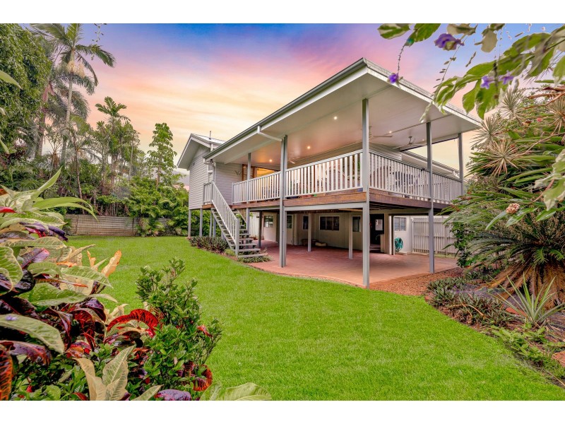 17 Nolan Street, Whitfield QLD 4870