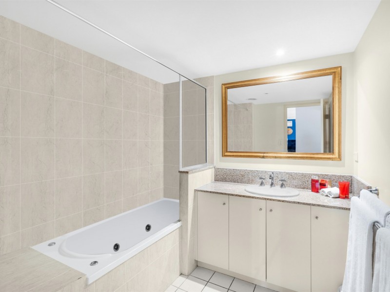 1311/2-10 Greenslopes Street, Cairns North QLD 4870
