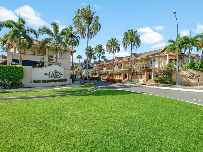 1608/2 Greenslopes Street, Cairns North QLD 4870
