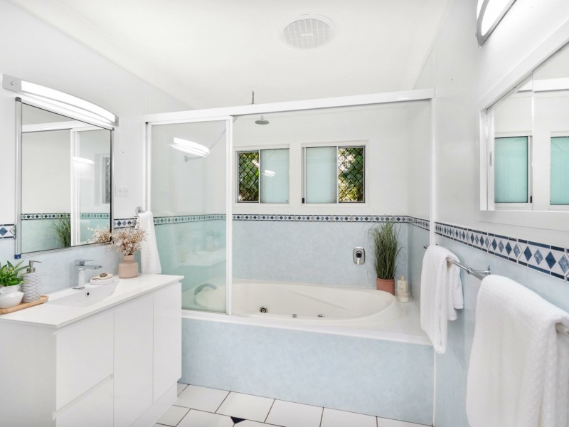17/23 Heavey Crescent, Whitfield QLD 4870