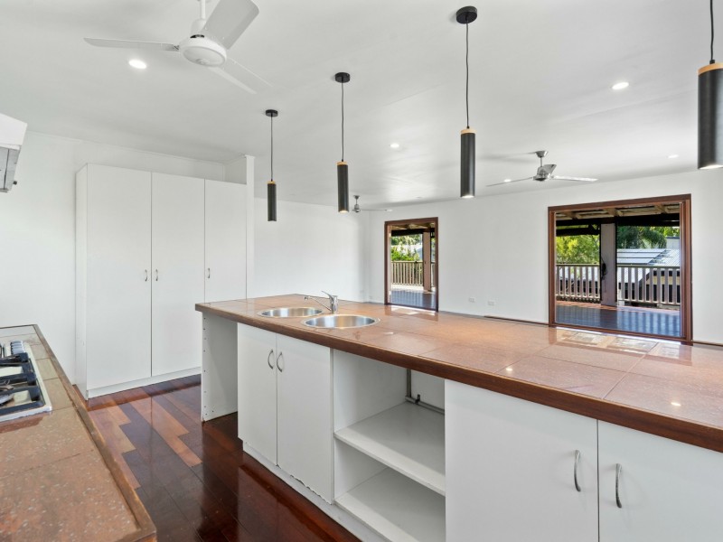 18 Guava Street, Holloways Beach QLD 4878
