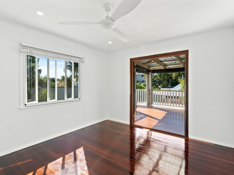 18 Guava Street, Holloways Beach QLD 4878