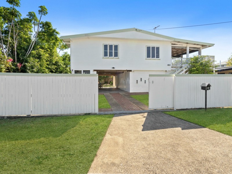 18 Guava Street, Holloways Beach QLD 4878
