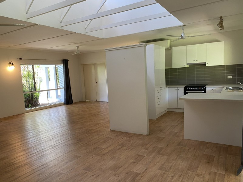 4 Fay Close, Brinsmead QLD 4870