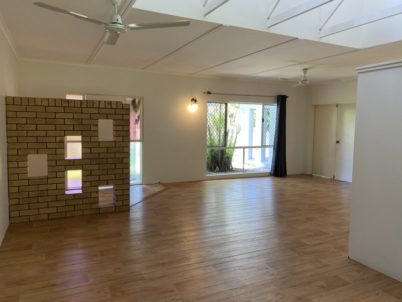 4 Fay Close, Brinsmead QLD 4870