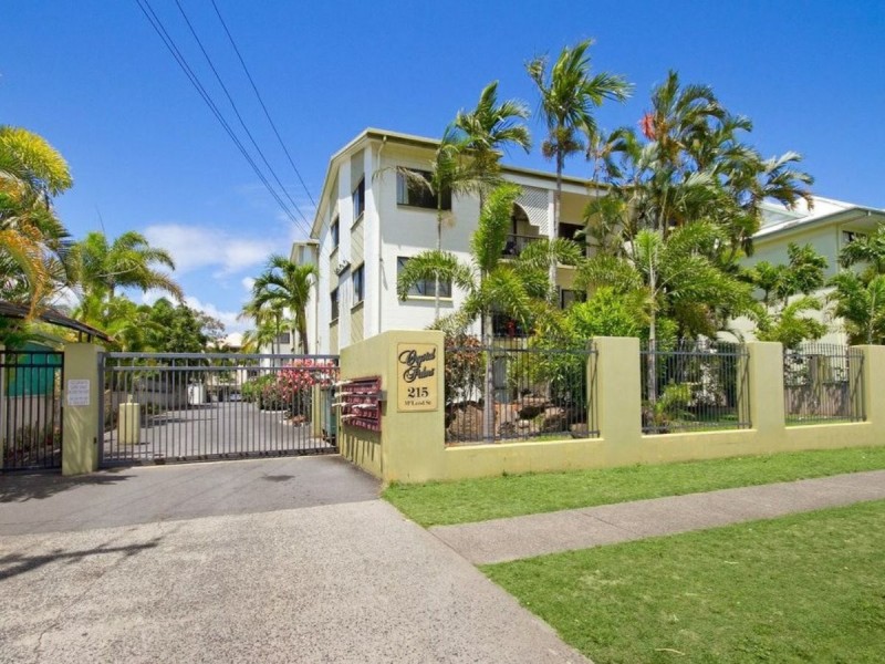 22/215 McLeod Street, Cairns North QLD 4870