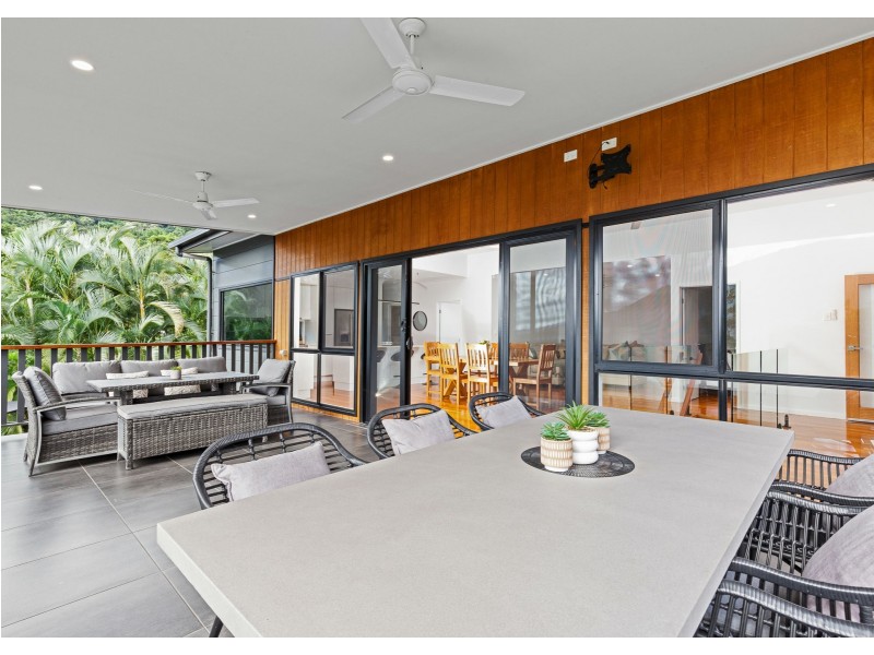 8 Stapleton Close, Redlynch QLD 4870