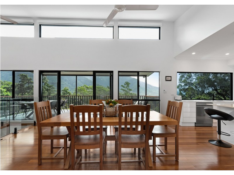 8 Stapleton Close, Redlynch QLD 4870