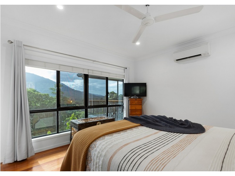 8 Stapleton Close, Redlynch QLD 4870