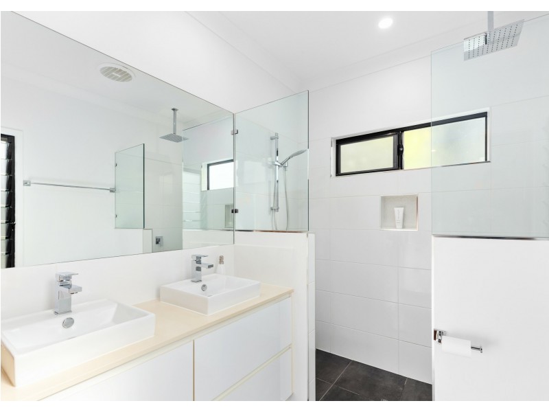 8 Stapleton Close, Redlynch QLD 4870