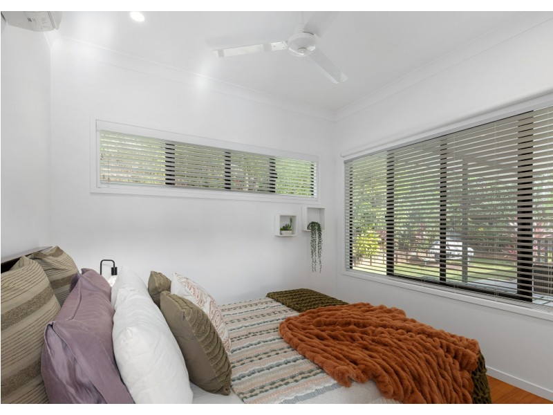 8 Stapleton Close, Redlynch QLD 4870