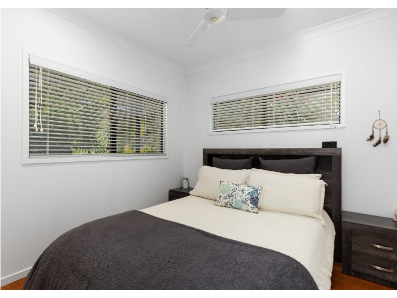 8 Stapleton Close, Redlynch QLD 4870