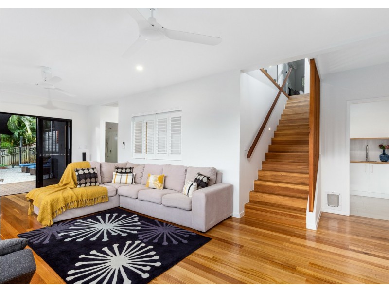 8 Stapleton Close, Redlynch QLD 4870